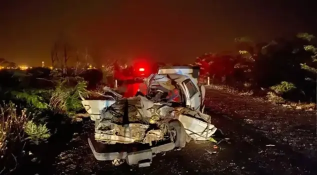 A car collided with a pickup truck in Adana! 3 people were injured.
