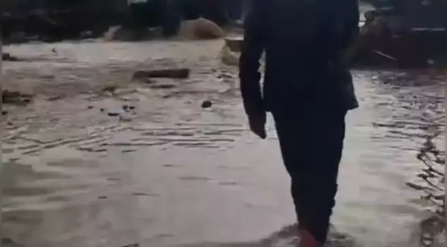 Heavy downpours caused flooding in Kars and Ardahan.