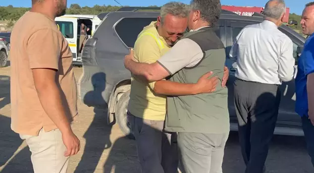 After escaping from the flames, she cried and hugged her manager.