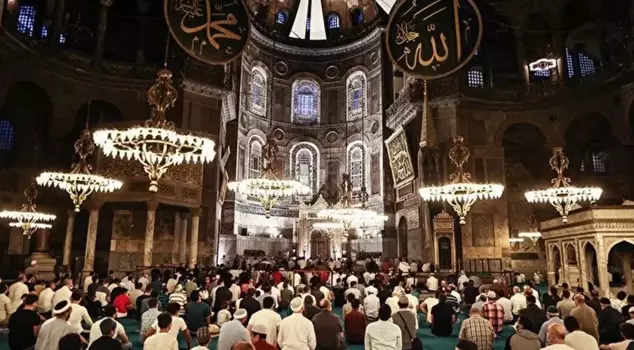 آيا صوفيا الكبرى سجّلت رقمًا قياسيًا بزيارة 40 مليون زائر.