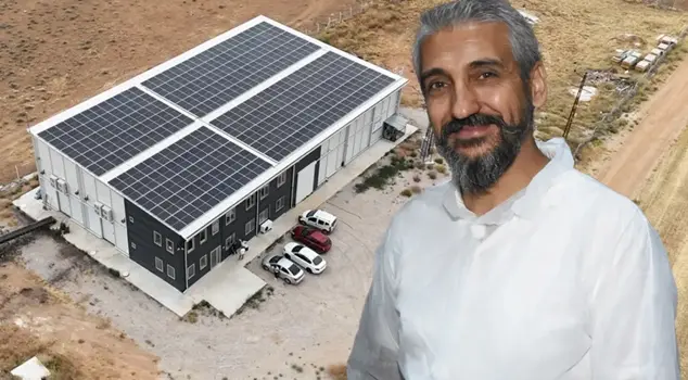 He sells 15 tons a month! He resigned from his civil service job and got into this business, and now he doesn't have to worry about money.