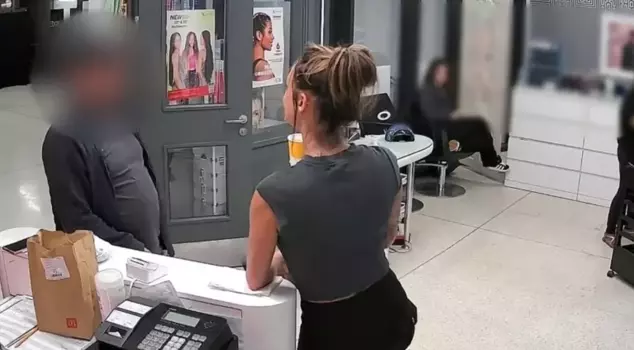It's not theft, it's literally magic! This is how a woman stole a phone worth 56,000 TL from a hair salon.