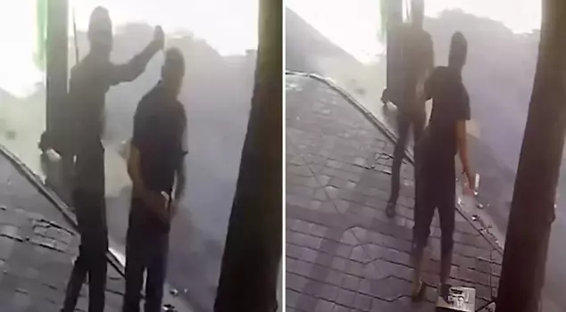 İstanbul'da dehşete düşüren olay! Tornavidayı defalarca başına sapladı. 

ترجمة: 
حادثة مروعة في إسطنبول! طعن نفسه بمفك البراغي عدة مرات في رأسه.