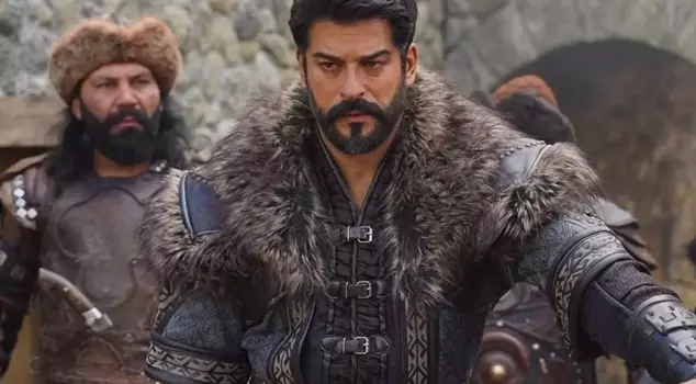 Radical decision from Burak Özçivit! After the breakup, the beard and mustache are gone.