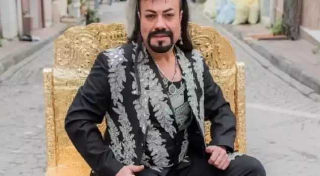 It's almost impossible to recognize! When Kobra Murat took off his wig, he became almost a completely different person.
