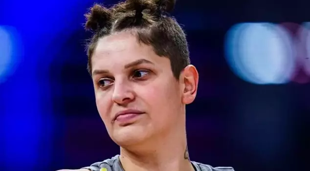 Ebrar Karakurt drew attention with her new hairstyle.