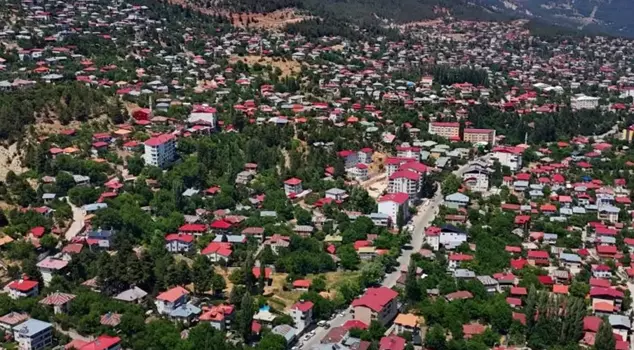 Escape from the heat! The population in the district, which is home to 20,000 people, has risen to 450,000.