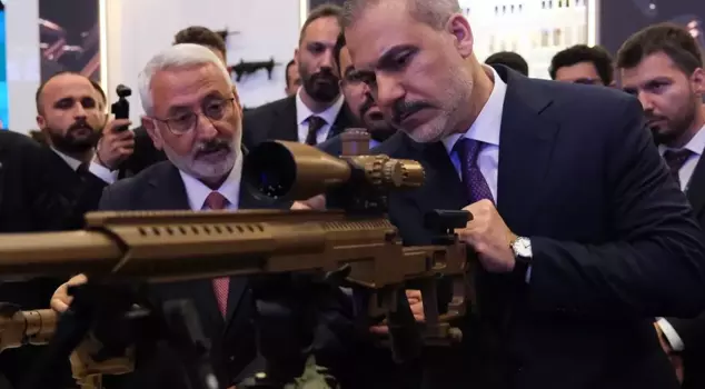 The image of Minister Fidan delivering a message about the military operation became a sensation.