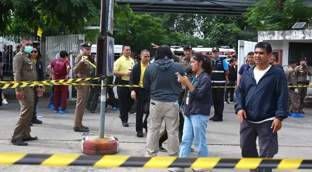 Armed attack in a market in Thailand: killed 5 people and then committed suicide.
