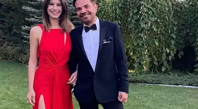 A romantic celebration at sunset by Beren Saat and Kenan Doğulu.