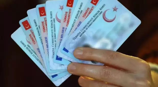 The deadline for renewing old-style driver's licenses has been extended for the last time.