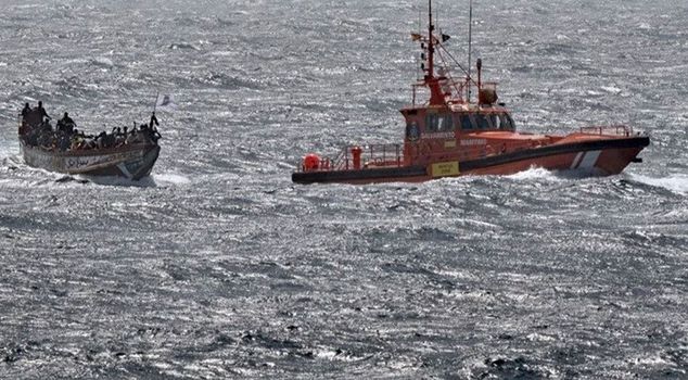 A migrant boat sank off the coast of Yemen: At least 54 dead.