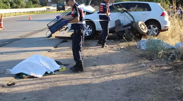 The car collided with a patpat: Mother and son lost their lives.