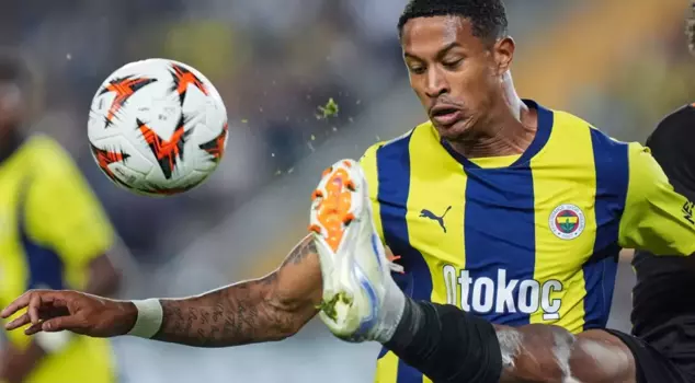 As soon as the Oosterwolde match ended, he grabbed his phone! A dramatic message to Feyenoord.