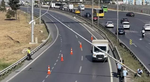 After AKOM's warning, a pole fell in Istanbul, and the E-5 was closed.
