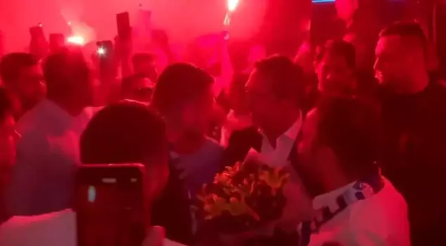 Ali Koç was welcomed with torches! The composition that was played drew attention.