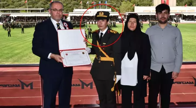 The daughter of martyr Ömer Halisdemir, Elif Nur Halisdemir, has become a lieutenant.