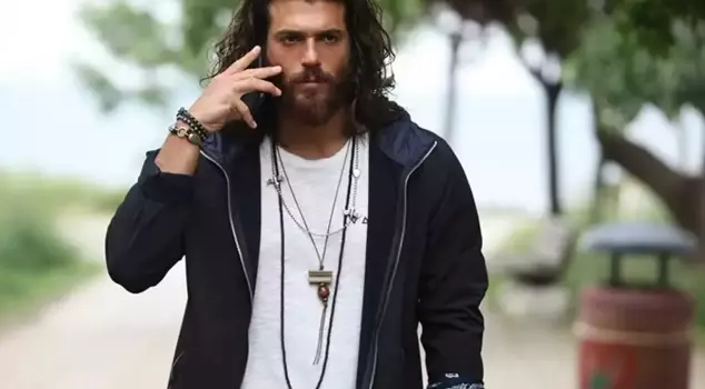 After Bodrum, Çeşme! Can Yaman and his girlfriend shared romantic moments.