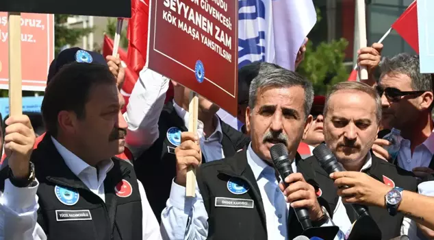 Civil servants who quit their jobs made a stand in front of the Ministry of Treasury and Finance: 