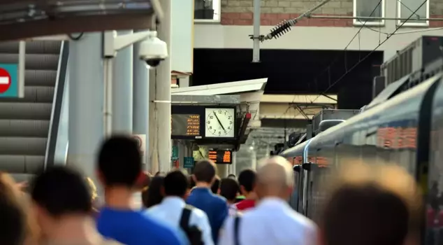 Civil servants are going on strike today! The first cancellation news came from İZBAN.