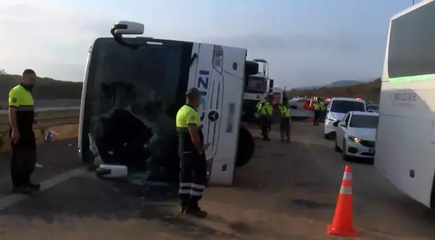 A passenger bus overturned on the North Marmara Highway: 4 dead, 26 injured.