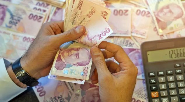 المفاوضات حول زيادة رواتب الموظفين تدخل المرحلة النهائية: الأنظار تتجه نحو الساعة 18:30