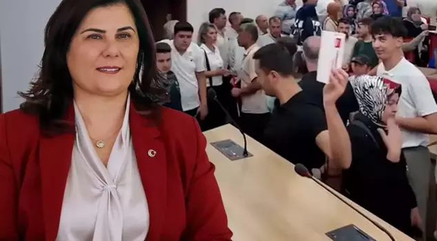 The tension with Çerçioğlu continues! They entered the municipal council chamber and threw down cards with the CHP logo.