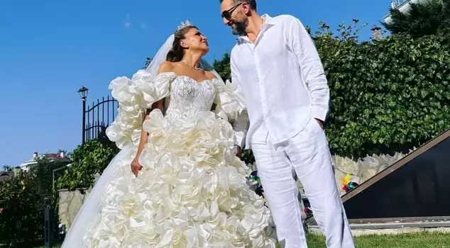 Nuray Sayarı put an end to the rumors about the age difference between her and her husband.