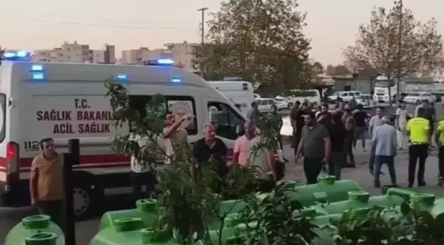 A runaway truck crashed into a workplace! Three people were injured.