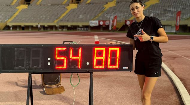 Para athlete Aysel Önder broke the women's 400 meter world record.
