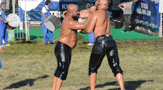 The winner of the Kurtdereli Mehmet Pehlivan Oil Wrestling was determined after 2 hours.