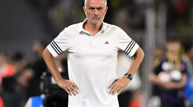 Jose Mourinho has once again taken aim at social media and television commentators.