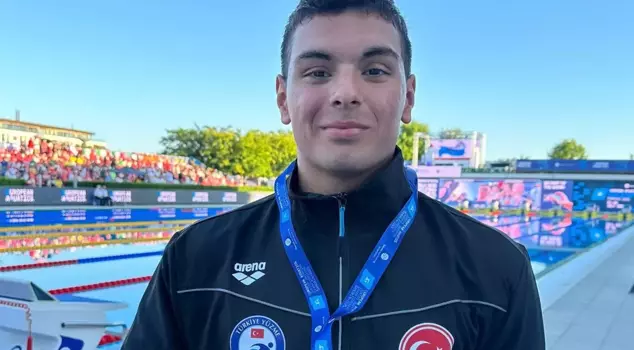 National swimmer Nusrat Allahverdi became the world champion in the youth category.