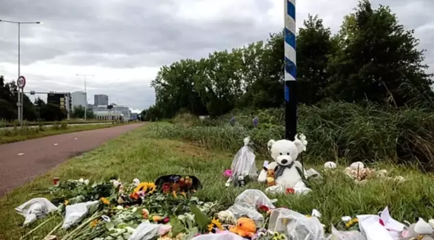 The young girl, realizing she was being followed, was killed by the refugee while she was calling the police.
