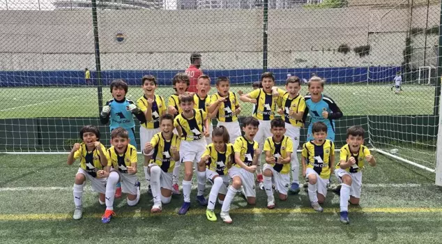 He transferred to Fenerbahçe at the age of 10.