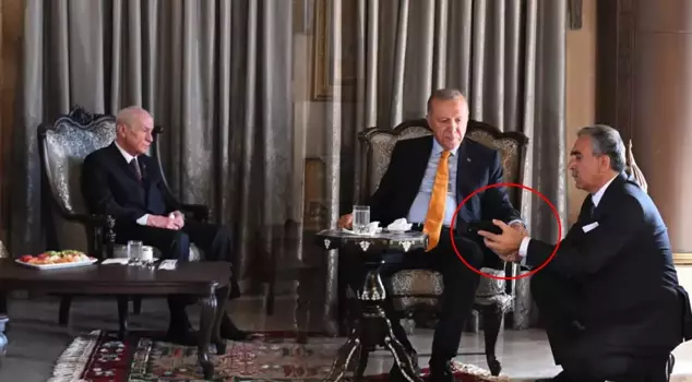 Interesting moments in the program: Bahçeli played 2 works for President Erdoğan.