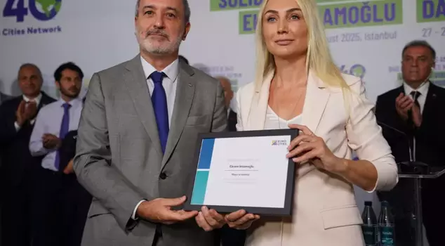 European mayors award İmamoğlu with a democracy prize.