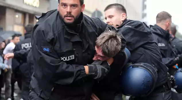 In Berlin, a strong police intervention at the 