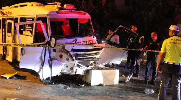 Minibus and car collided: They searched for the severed ear for minutes.