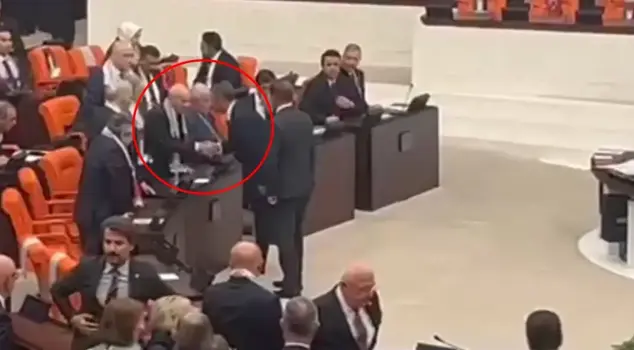 Moments that marked the session in the Parliament: Bahçeli and Özel shook hands like this.