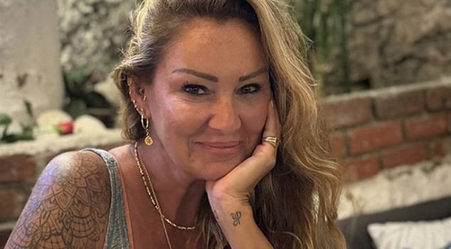 Her figure is thanks to sports! 50-year-old Pınar Altuğ defies the years.