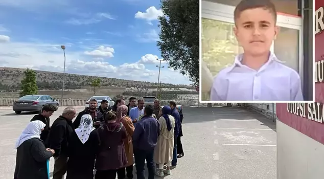 Death found 9-year-old Mehmet reading a book on the roof of his house! He fought to live for 3.5 months.