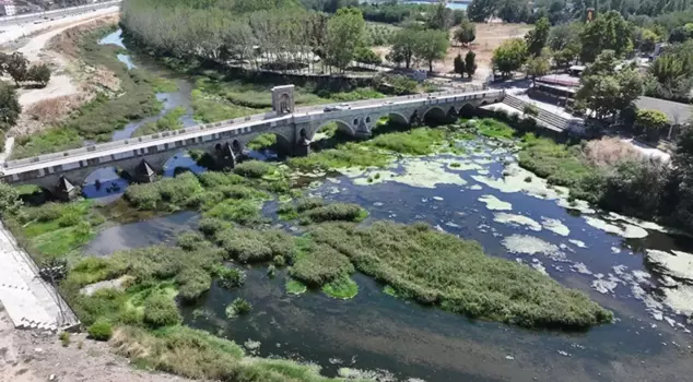 Drought alert in Edirne! The Tunca River is covered with grass.