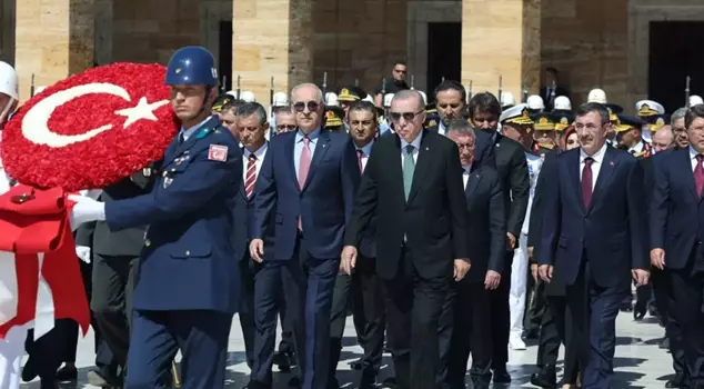 They didn't let it go empty again! Here is the slogan chanted while President Erdoğan was walking to Anıtkabir.