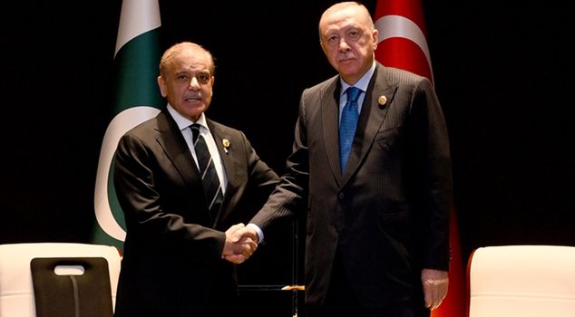 الرئيس أردوغان التقى برئيس وزراء باكستان شريف في الصين.
