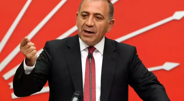 A highly discussed claim: Gürsel Tekin paid the membership fee a day earlier.