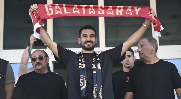Galatasaray's new transfer İlkay Gündoğan has arrived in Istanbul! Here are his first words.