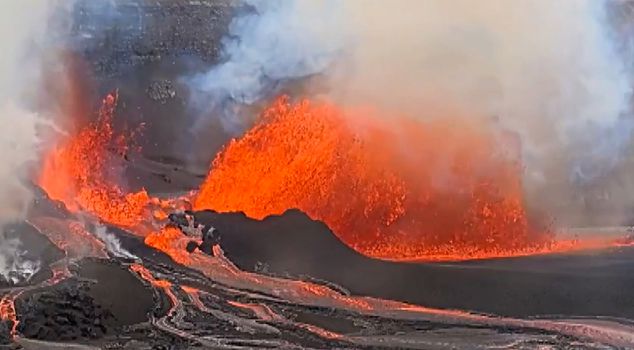 32nd eruption at Kilauea Volcano in Hawaii! Lava spewed up to 100 meters high.