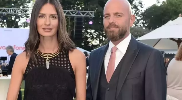Yasemin Özilhan and İzzet Özilhan have divorced.