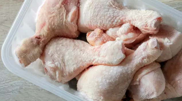The import of frozen chicken products has been banned in Iraq.